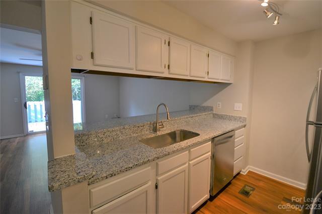Building Photo - 1319 Maple Shade Ln
