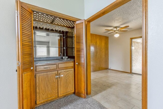 Building Photo - 1324 Kelly Park Rd