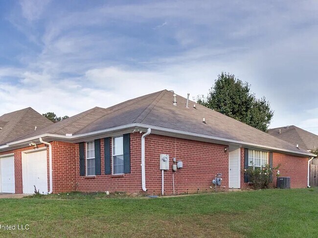 Building Photo - 200 Kings Ridge CV