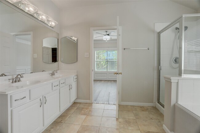 Foto del edificio - 5503 Gatesprings Ln