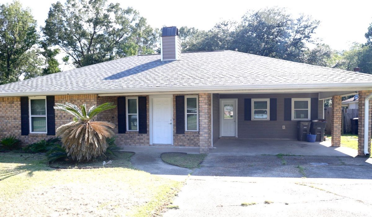 Foto principal - 10751 Carmel Dr