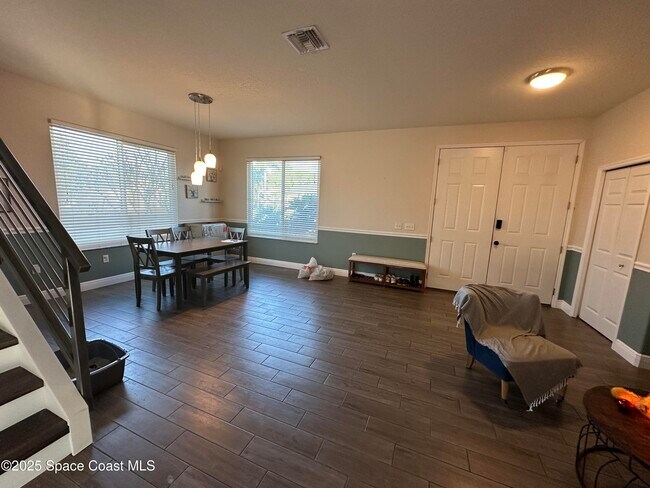 Foto del edificio - 567 Glenbrook Cir