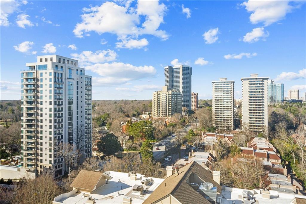 Foto principal - 2479 Peachtree Rd NE