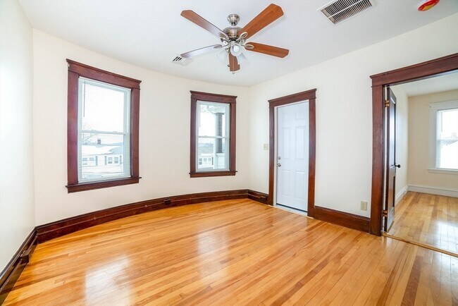 Foto del edificio - 82 Tower St