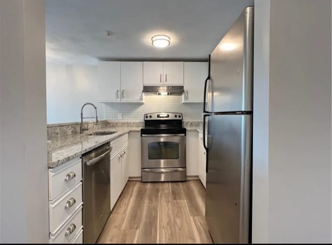 Building Photo - 200 Woodlawn Ave