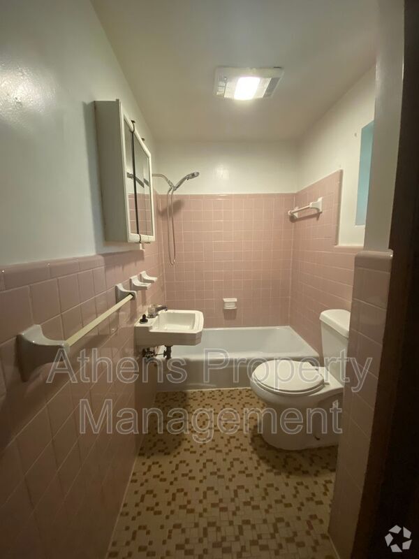 Building Photo - 317 Springtree Rd