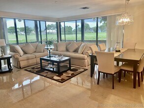 Building Photo - 19311 Sabal Lake Dr