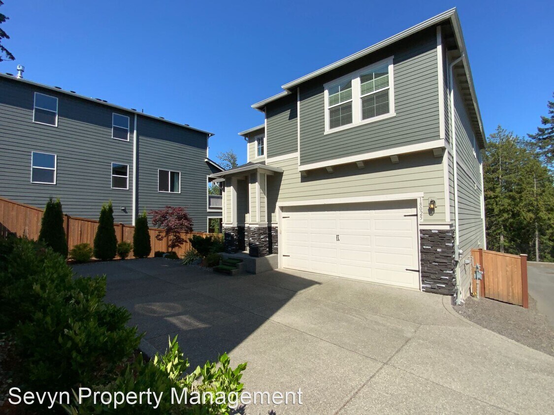 Primary Photo - 4 br, 3.5 bath House - 18025 3rd Dr SE