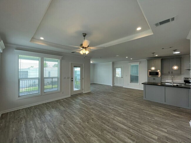 Building Photo - 960 Zacapa Ave