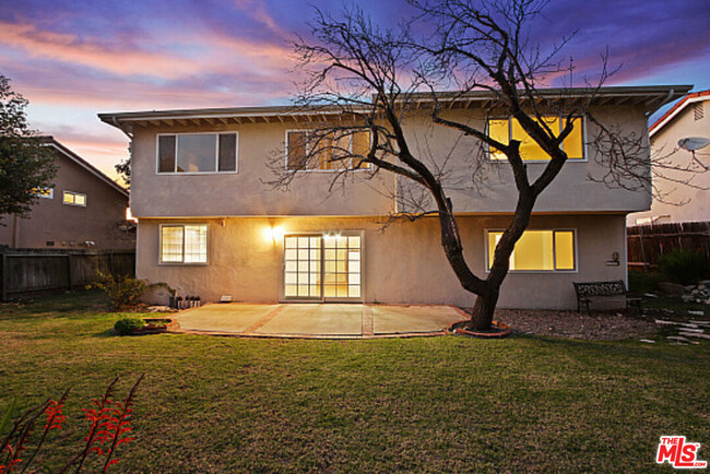 Building Photo - 28404 Meadowmist Dr
