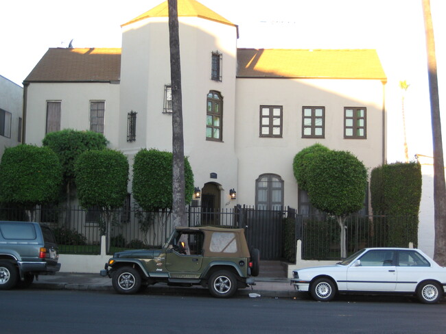 Foto del edificio - 1427 N Kingsley Dr