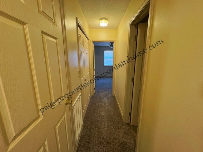 Foto del edificio - 1218/1220 Ridgecrest