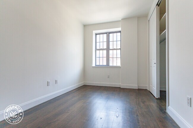 Building Photo - 271 Metropolitan Ave