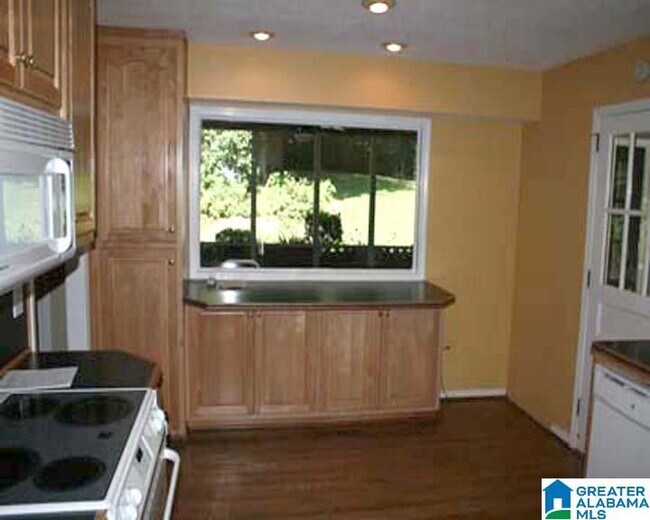 Building Photo - 2040 Shebia Dr