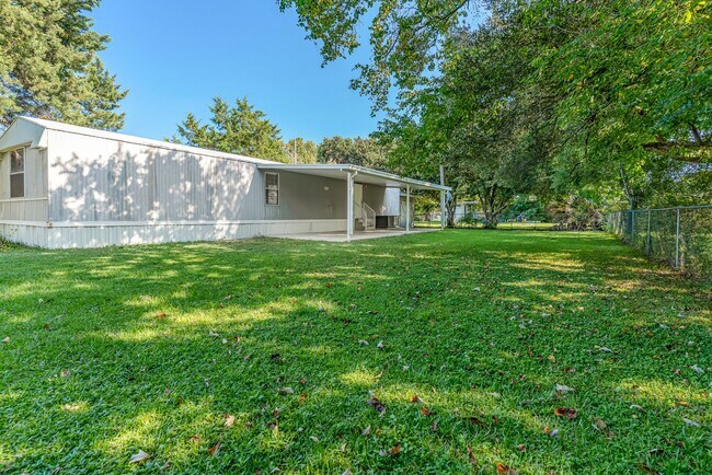 Foto del edificio - 1328 Greendale Ave