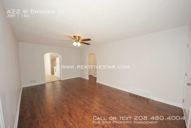 Building Photo - Cute Apartment Available in Downtown Pocat...