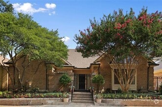 Building Photo - 6015 Steamboat Dr