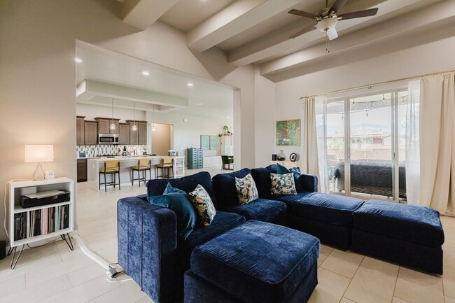 Building Photo - Modern 5 Bedroom Home with Solar Panels - ...