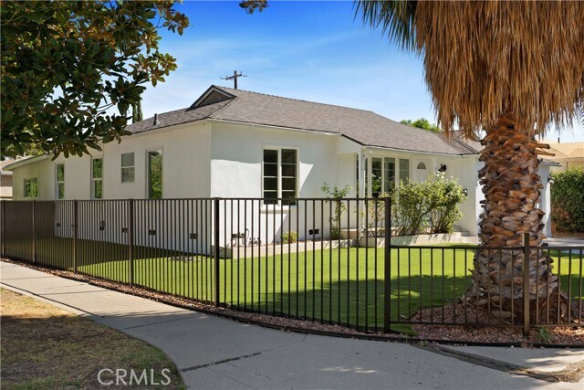 Building Photo - 6230 Zelzah Ave
