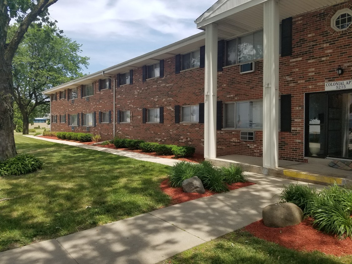 Building Photo - Colonial Apartments