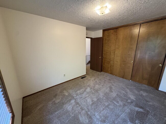 Foto del edificio - 2-Bedroom, Townhome Close to Transportation