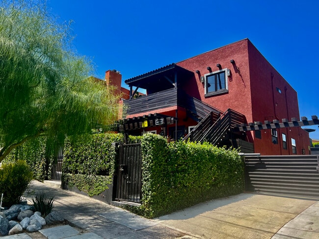 Building Photo - 1425 Maltman Ave
