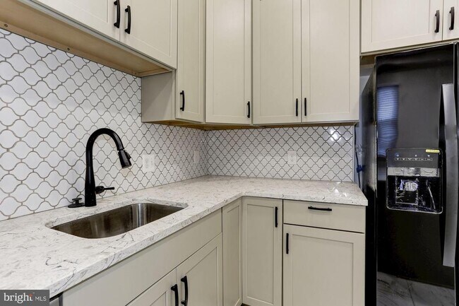 Foto del edificio - 638 G St NE