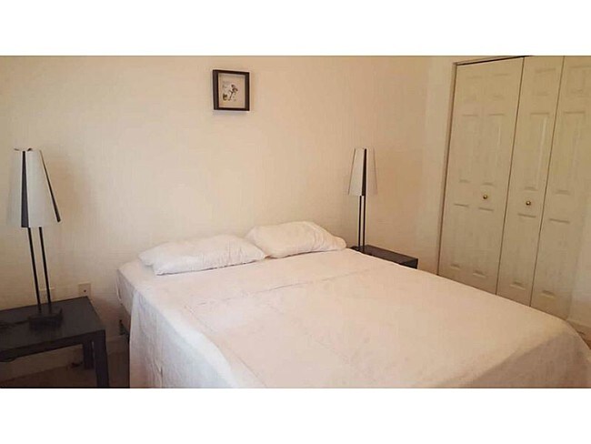 Building Photo - 11215 NW 73rd Ter