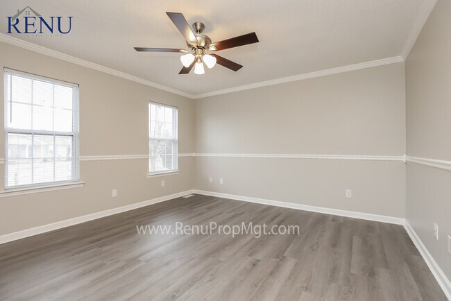 Building Photo - 3BR/2.5BA w/ primary bedroom downstairs & ...