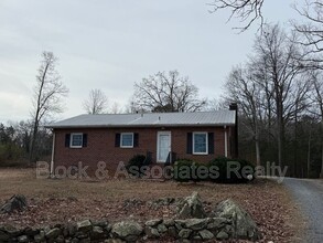 Building Photo - 161 Cresent Dr