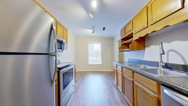 Building Photo - 855 W 6th St