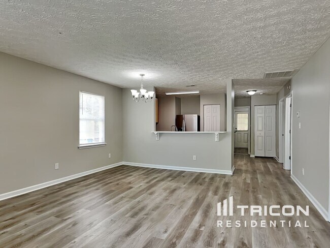 Foto del edificio - 5805 Forest Point Rd