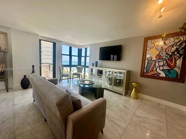 Foto del edificio - 2555 Collins Ave