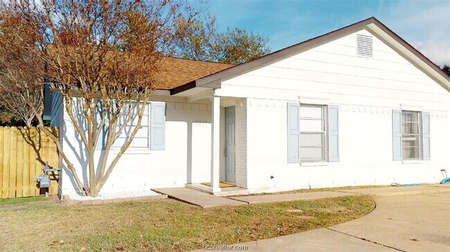 Building Photo - 2347 Cornell Dr