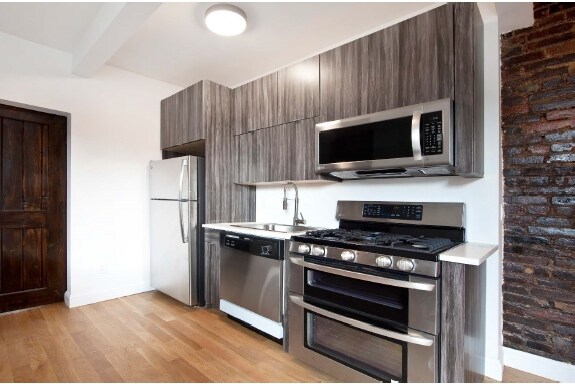 Foto principal - 444 E 13th St