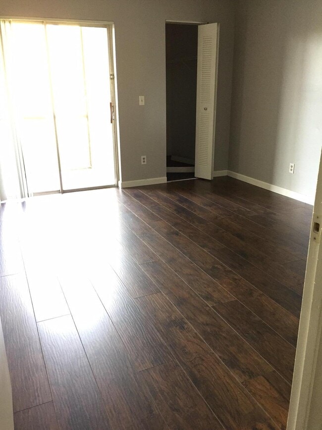 Building Photo - 101 Meadows Cir