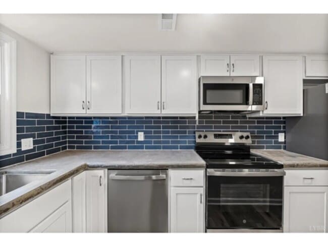 Building Photo - 2 Bedroom 2 Bathroom for Rent