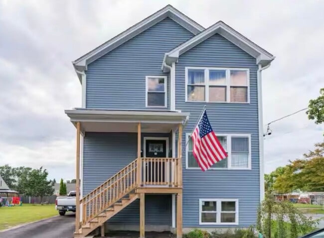 Building Photo - 15 Manhattan St