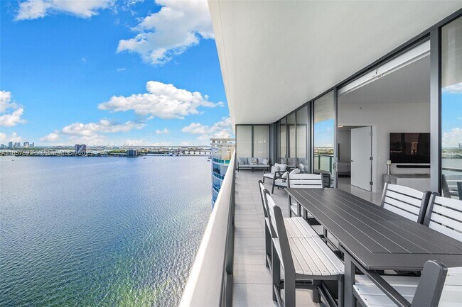 Foto del edificio - 788 NE 23rd St