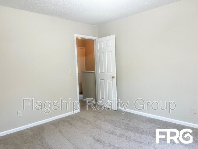 Building Photo - 206 Lindbeth Dr