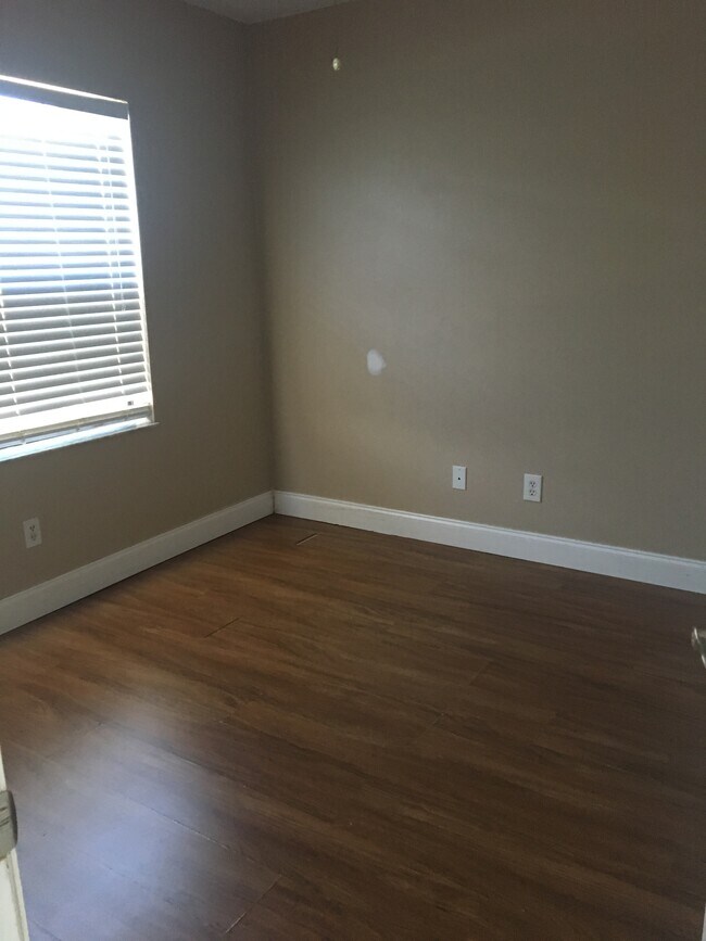 Building Photo - 6760 Palmetto Cir S