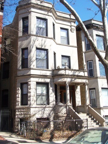 Primary Photo - 864 W Newport Ave