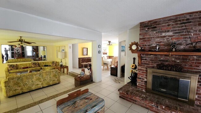 Foto del edificio - 2405 Neptune Rd