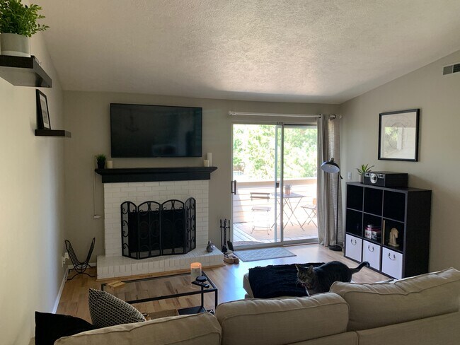 Building Photo - 3134 S Gekeler Ln