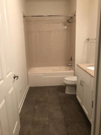 Baño de invitados - 915 S Lytle St