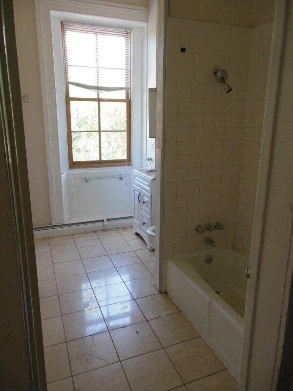 Building Photo - 835 Hollins St