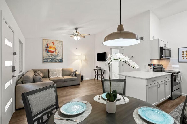 Building Photo - 710 W 34th St