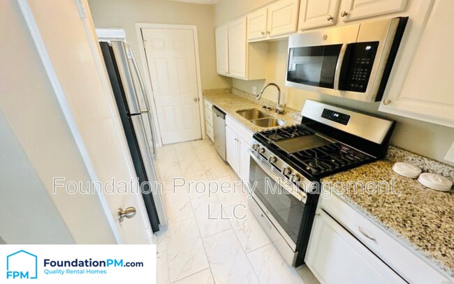 Building Photo - 267 Greenlaw Ave