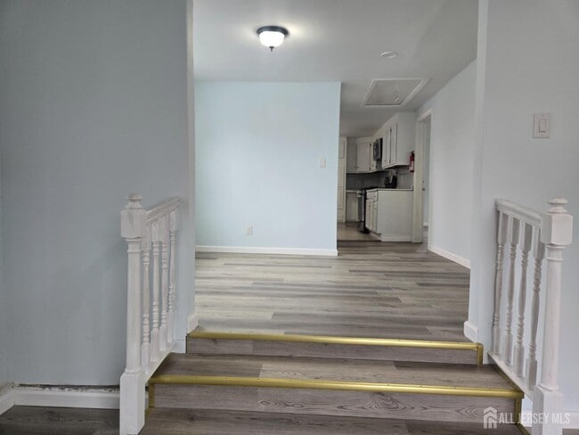 Building Photo - 107 E Cliff Rd