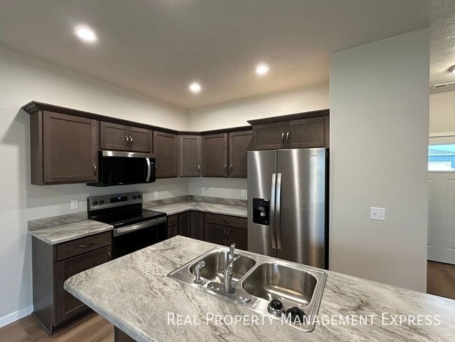 Foto del edificio - BRAND NEW 2 bedroom, 1.5 bathroom townhome